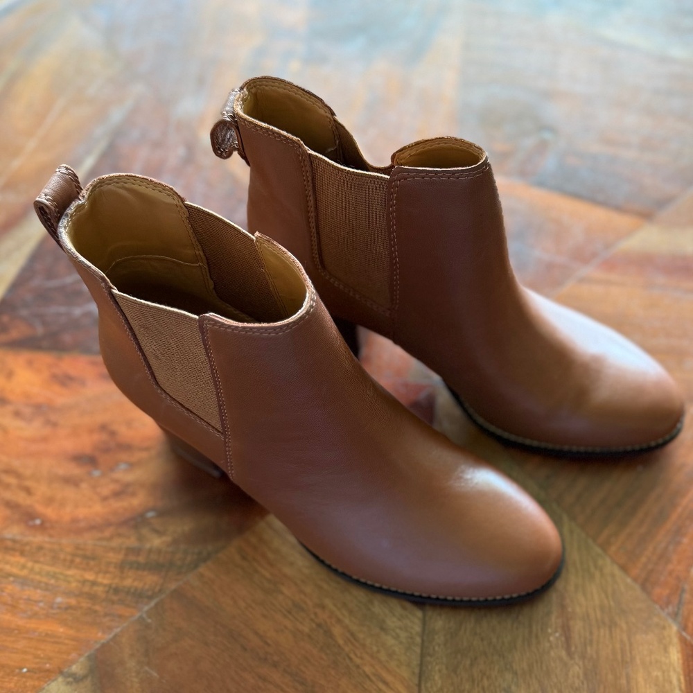 J. Crew low boot with 2" heel in brown leather :: like new :: ladies size 7.5